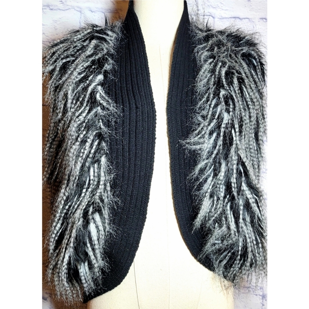 Kopa Womens Size S Faux Fur Feather Knit Sleeveless Vest Line Black Gray Nwt
